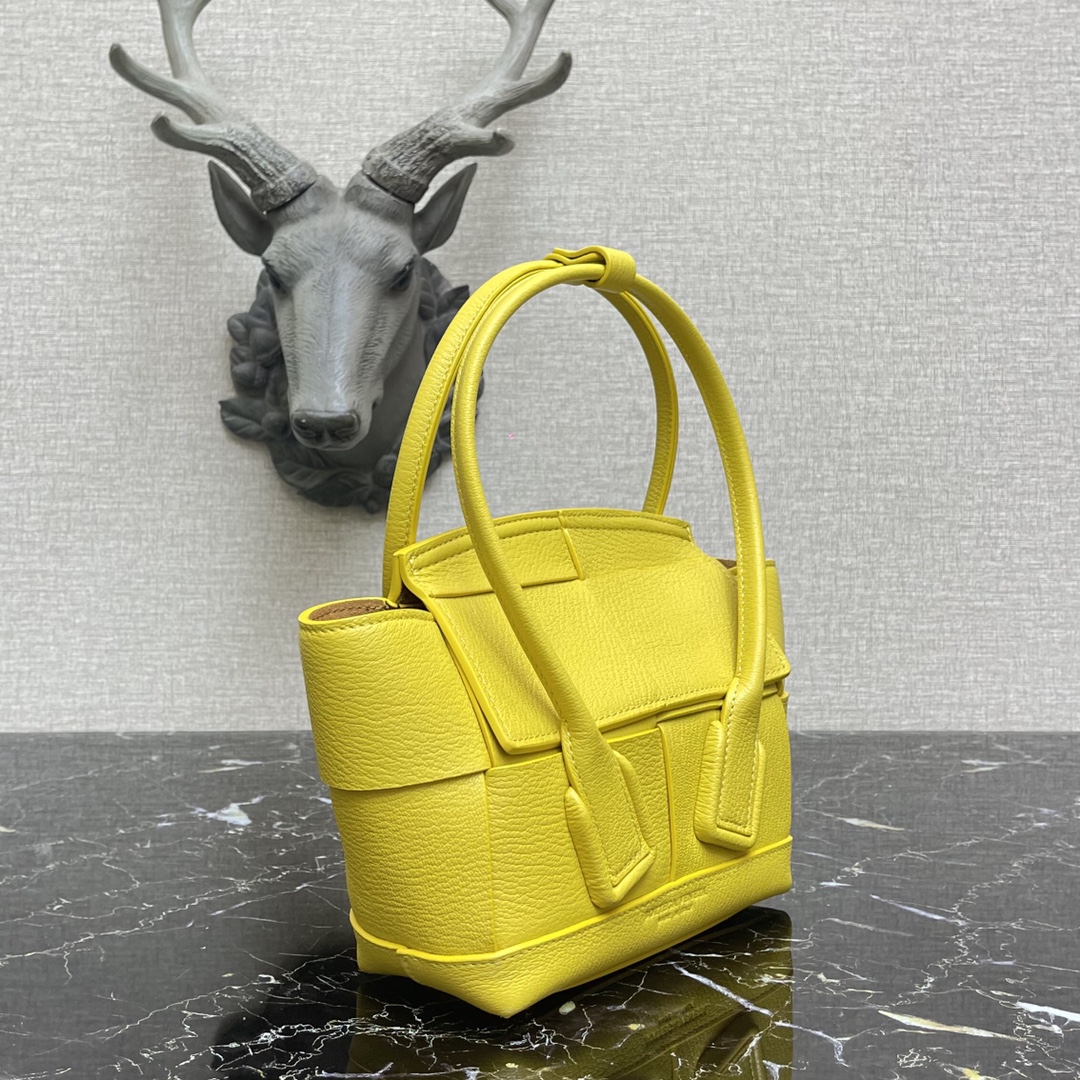 b0tt*ga Ven*ta small arco yellow 600606 29 x 8 x 17 cm