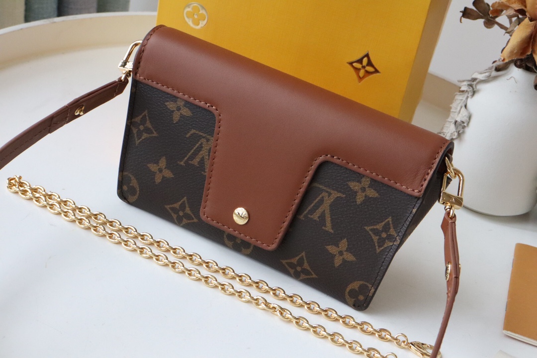 l0vis Vvtt0n padlock on strap monogram canvas caramel m80763 19 x 11 x 3 cm