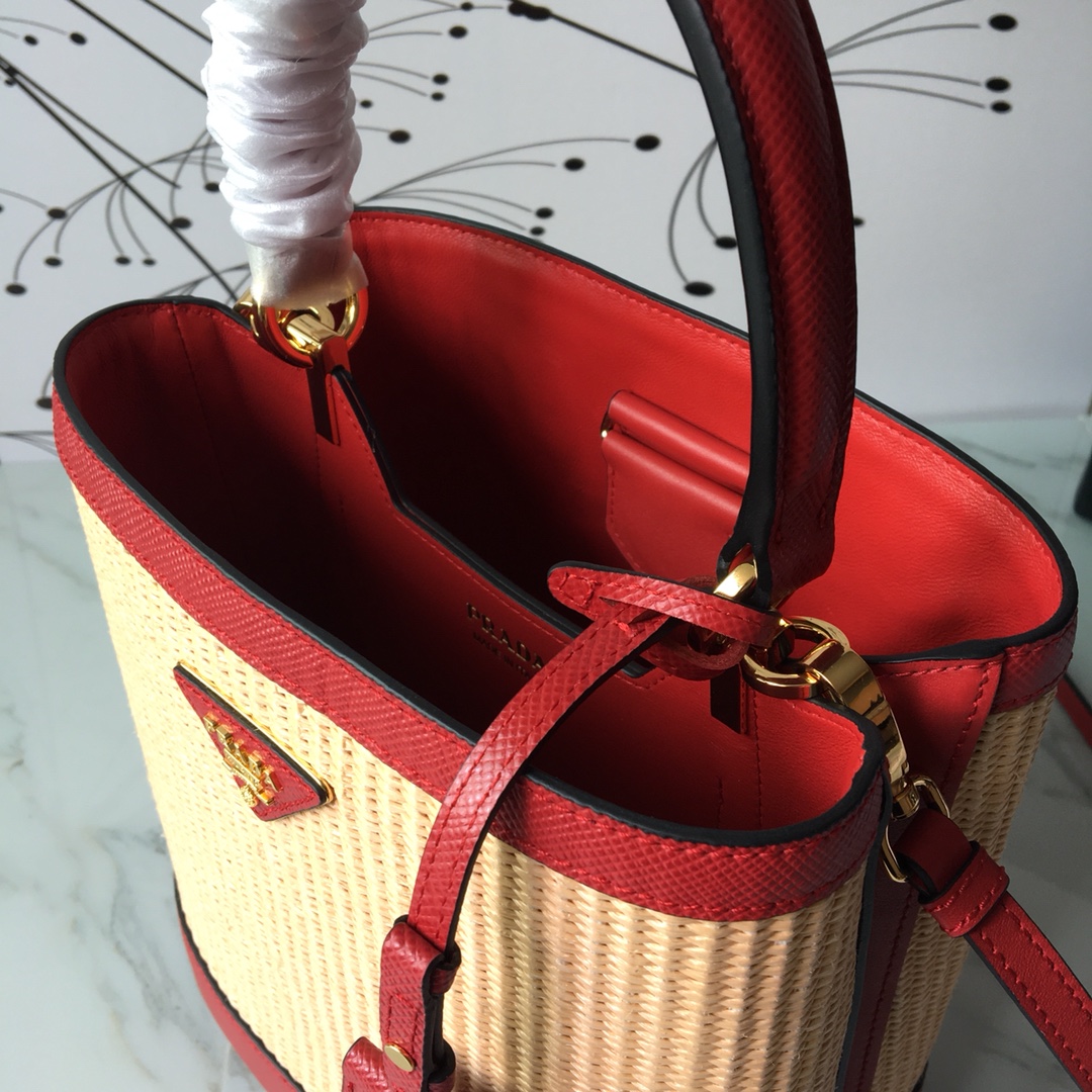 Pra*a medium straw panier bag red 1ba212 13 x 22 x 23 cm