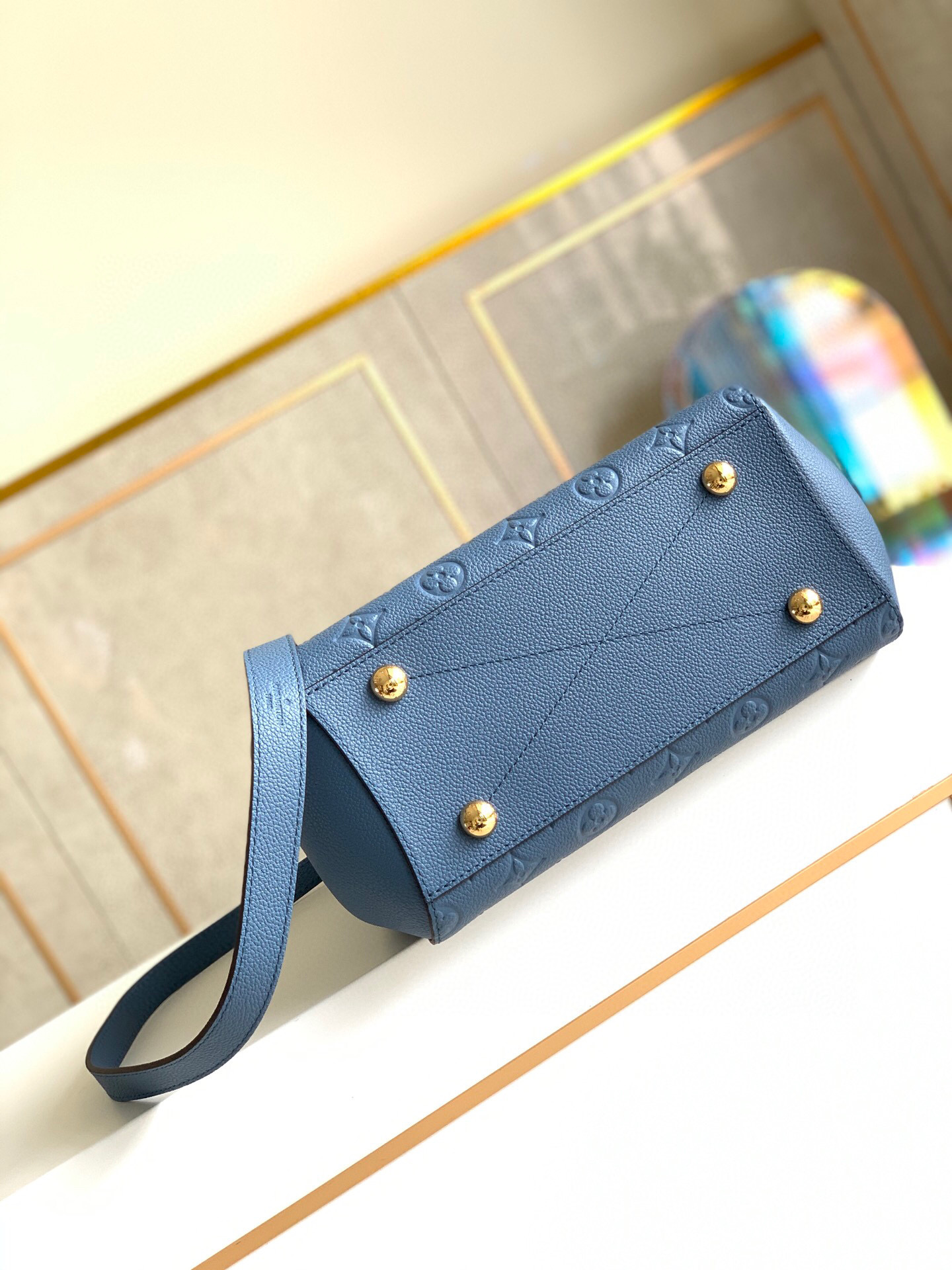 l0vis Vvtt0n montaigne bb monogram empreinte leather blue m42747 29 x 20 x 13 cm