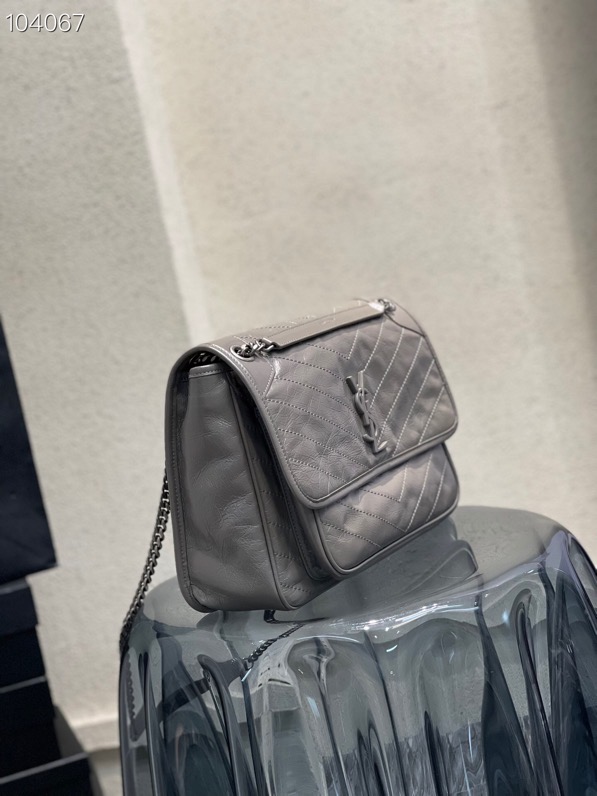 Y51 large crinkled vintage leather grey 4988830 32 x 23 x 9 cm
