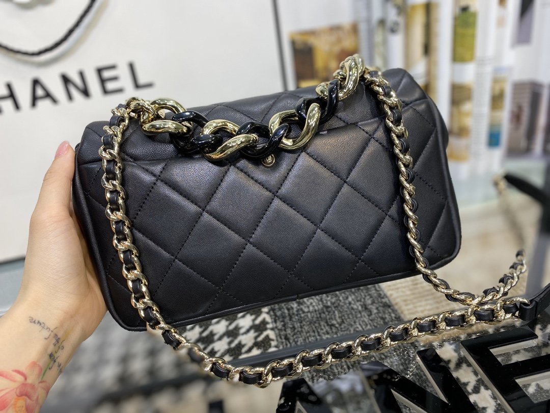Ch**el flap bag with large bi-color chain black as1353 16 x 24 x 6 cm