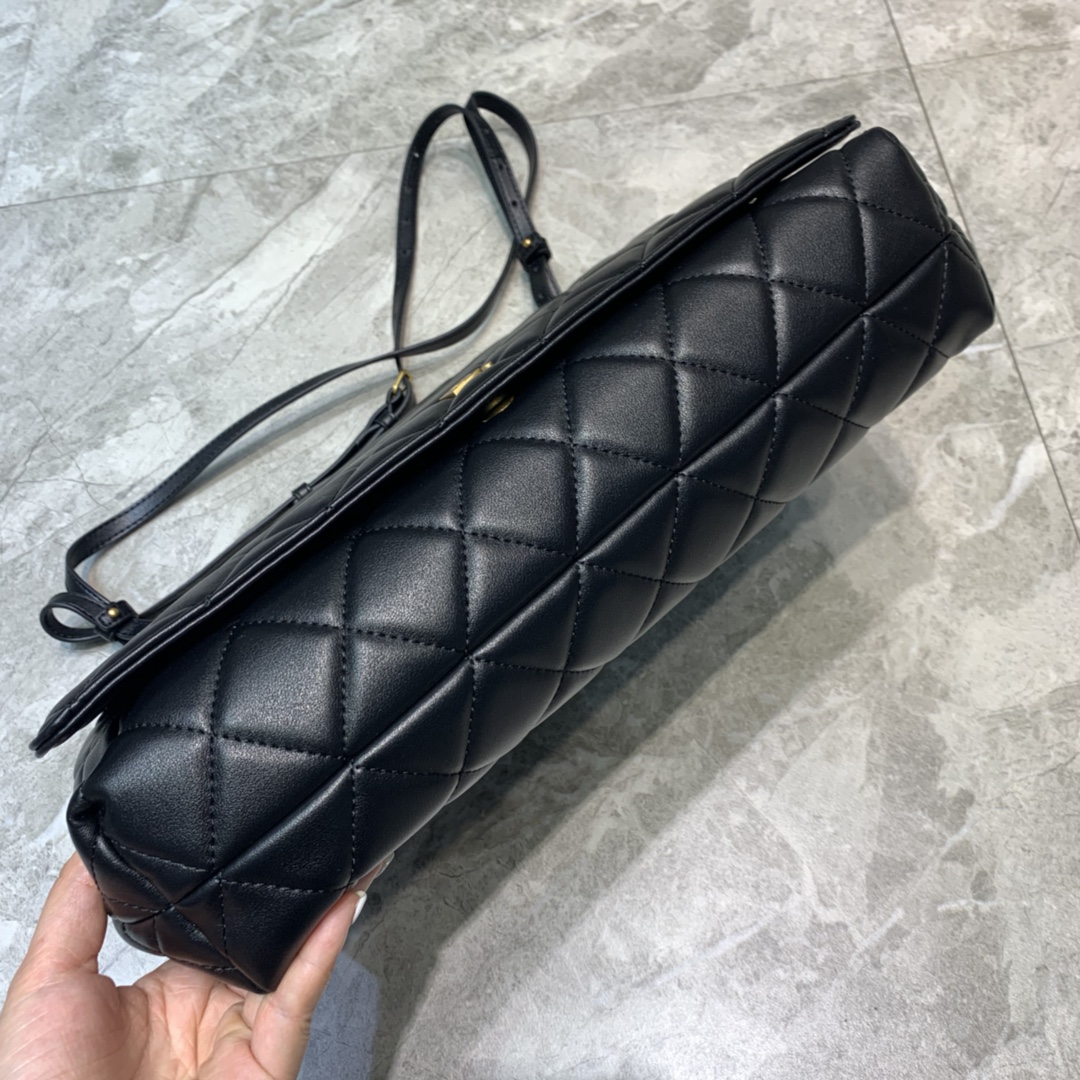 ba1en*iaga large buckle shoulder bag D1am0nd pattern leather golden metal black 37 x 8 x 29 cm