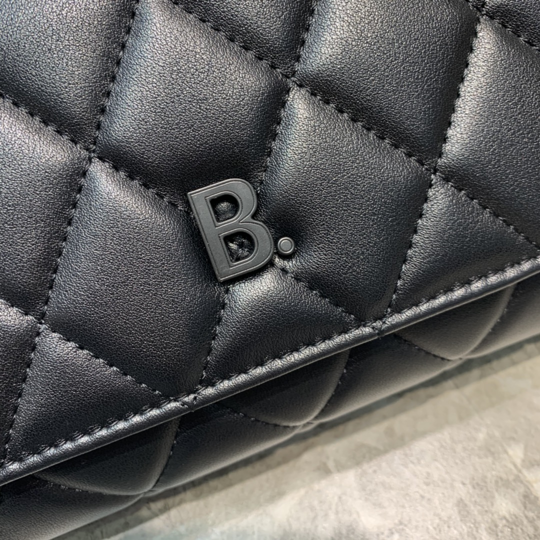 ba1en*iaga large buckle shoulder bag D1am0nd pattern leather black metal black 37 x 8 x 29 cm