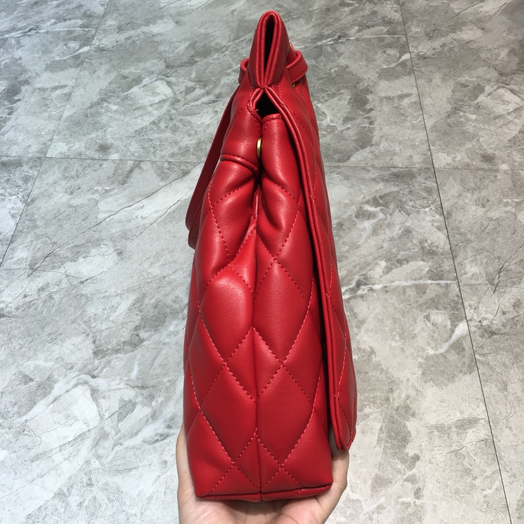 ba1en*iaga large buckle shoulder bag D1am0nd pattern leather golden metal red 37 x 8 x 29 cm
