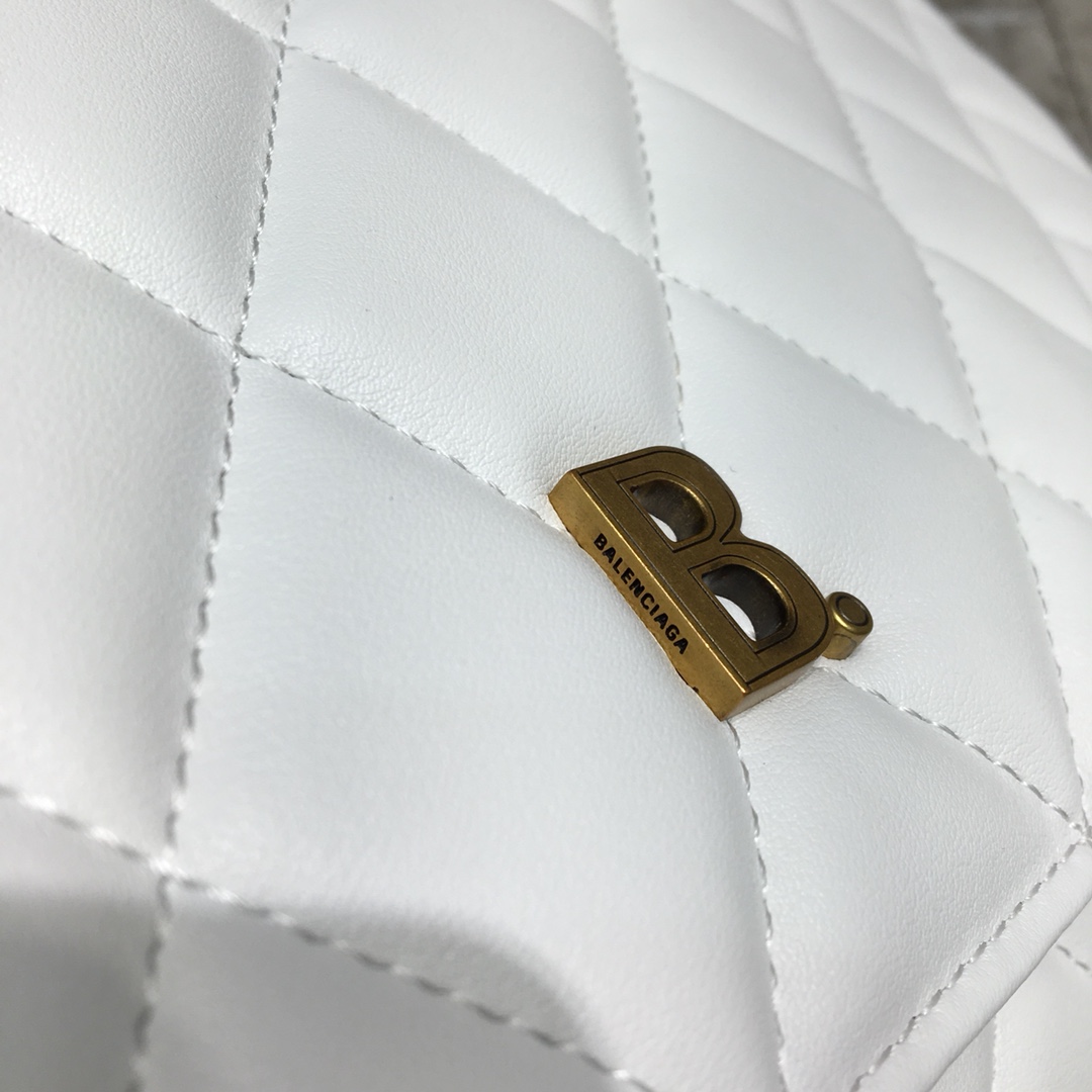 ba1en*iaga large buckle shoulder bag D1am0nd pattern leather golden metal white 37 x 8 x 29 cm