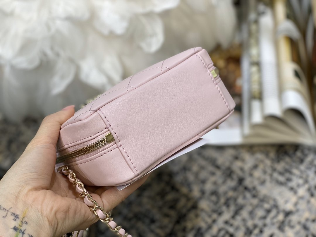 Ch**el vertical camera bag pink as1753 17.5 x 14 x 7 cm