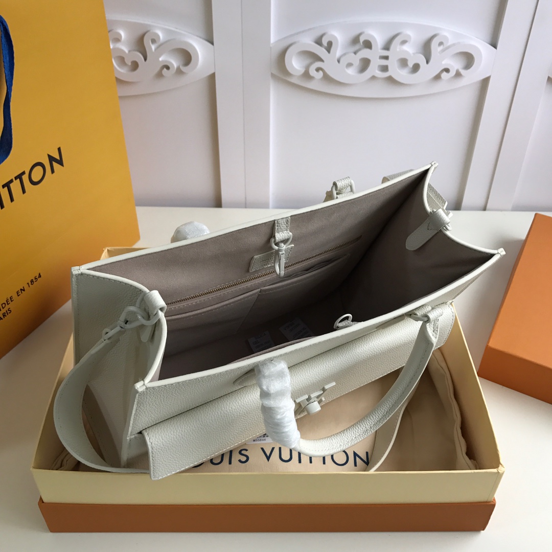 l0vis Vvtt0n lockme tote mm soft grained calfskin leather white m55846 34.5 x 28 x 12 cm