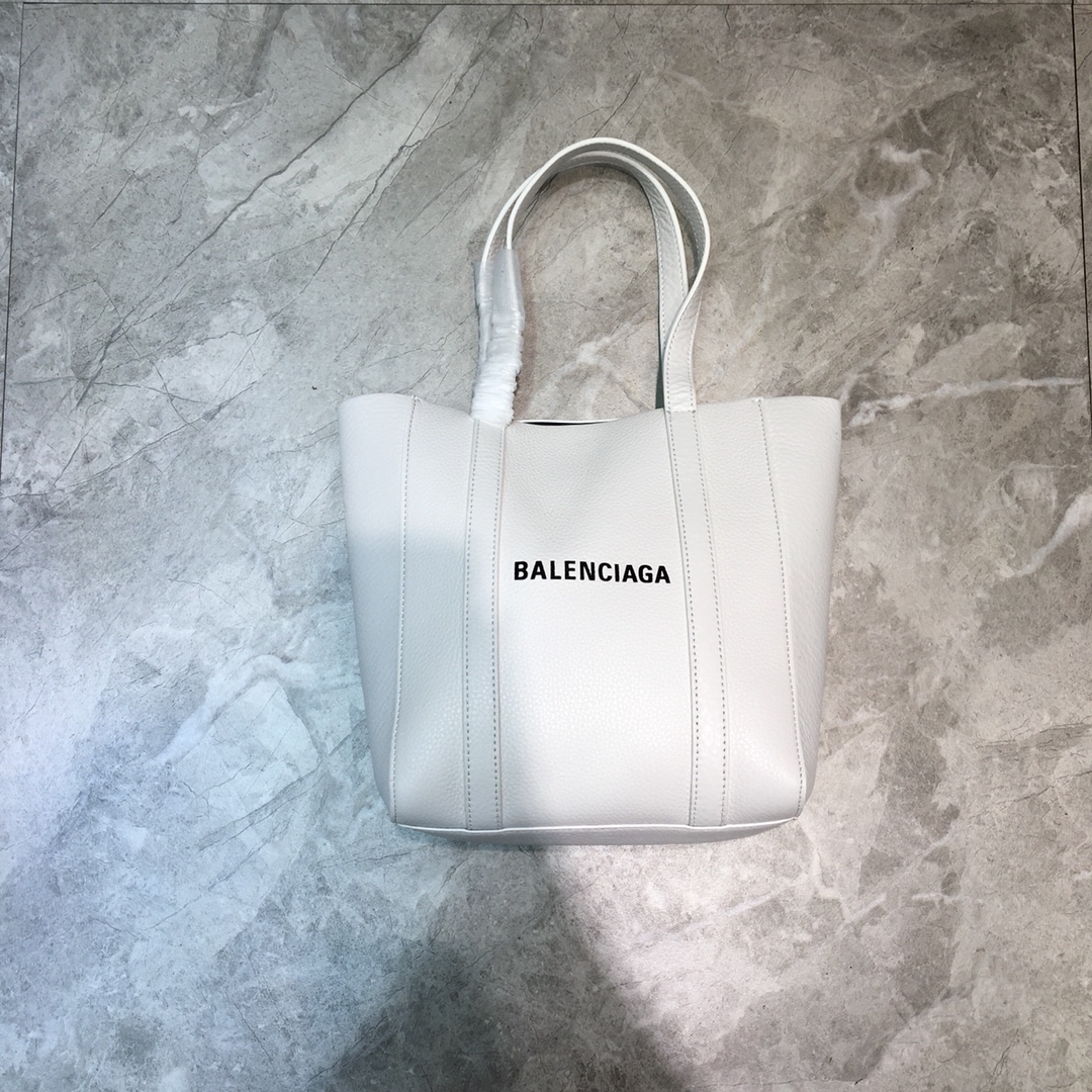 Ba1en*iaga women