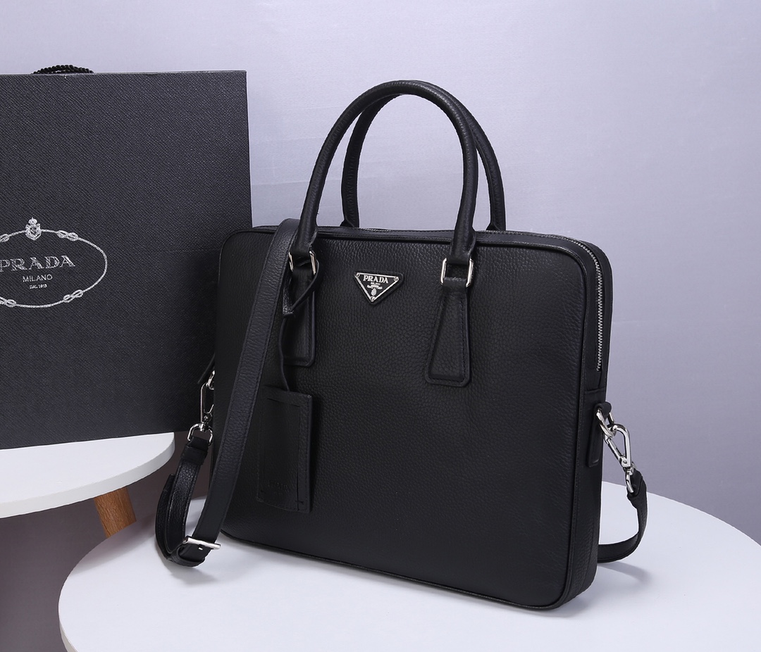 Pra*a classic briefcase grained cowhide leather black 2ve368 36 x 28 x 4 cm