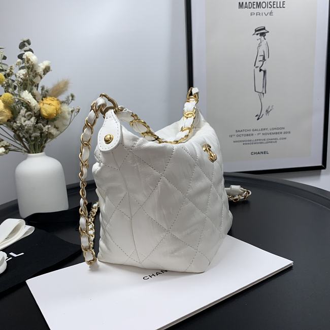Ch**el hobo bag white as2480 15 x 12.5 x 18 cm