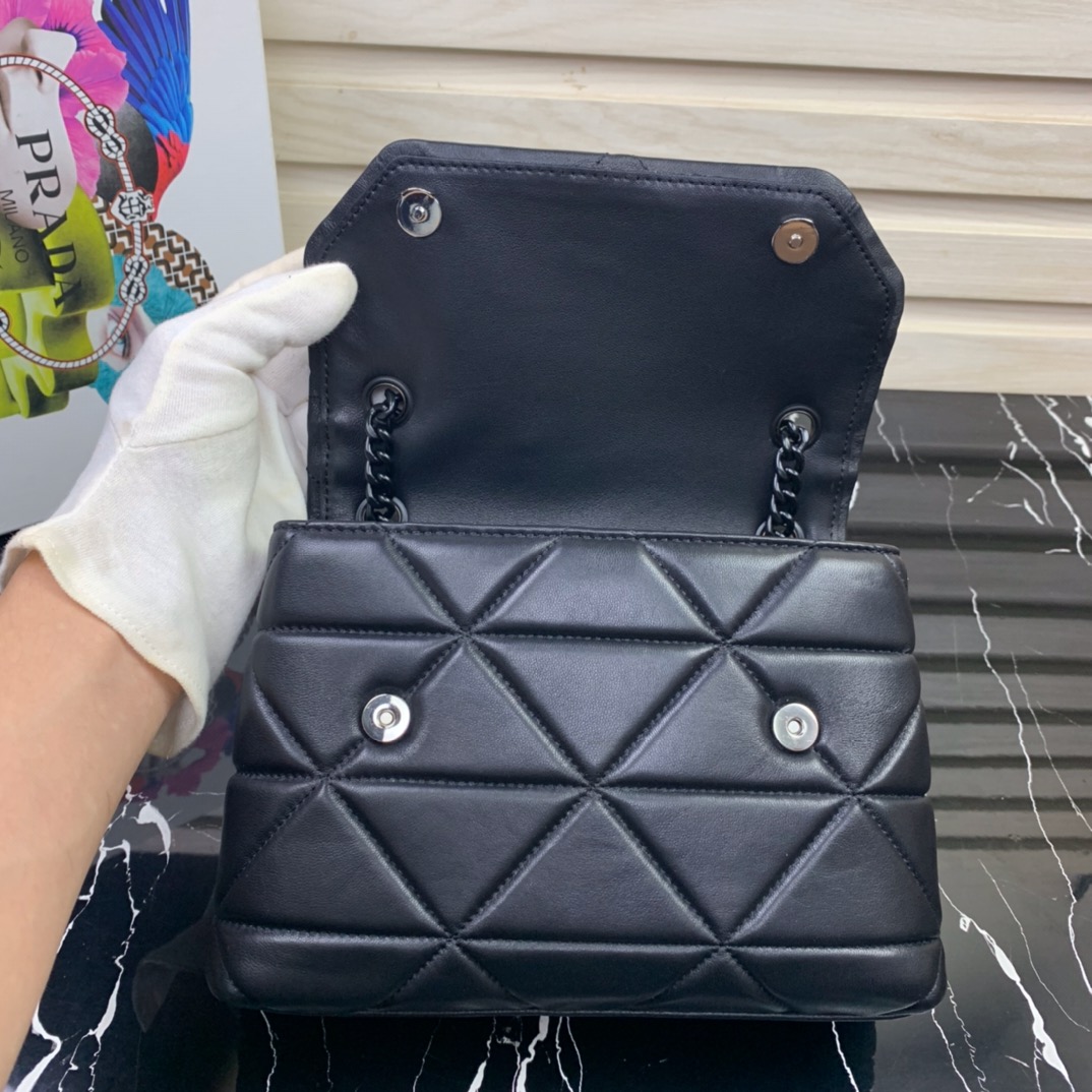 Pra*a small spectrum nappa leather bag black 1bd233 23 x 17 x 8 cm