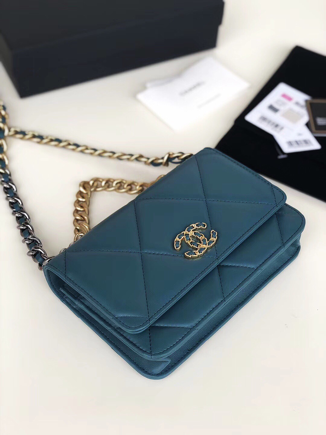 Ch**el 19 wallet on chain leather midnight green ap0957 19 x 11.5 x 7 cm