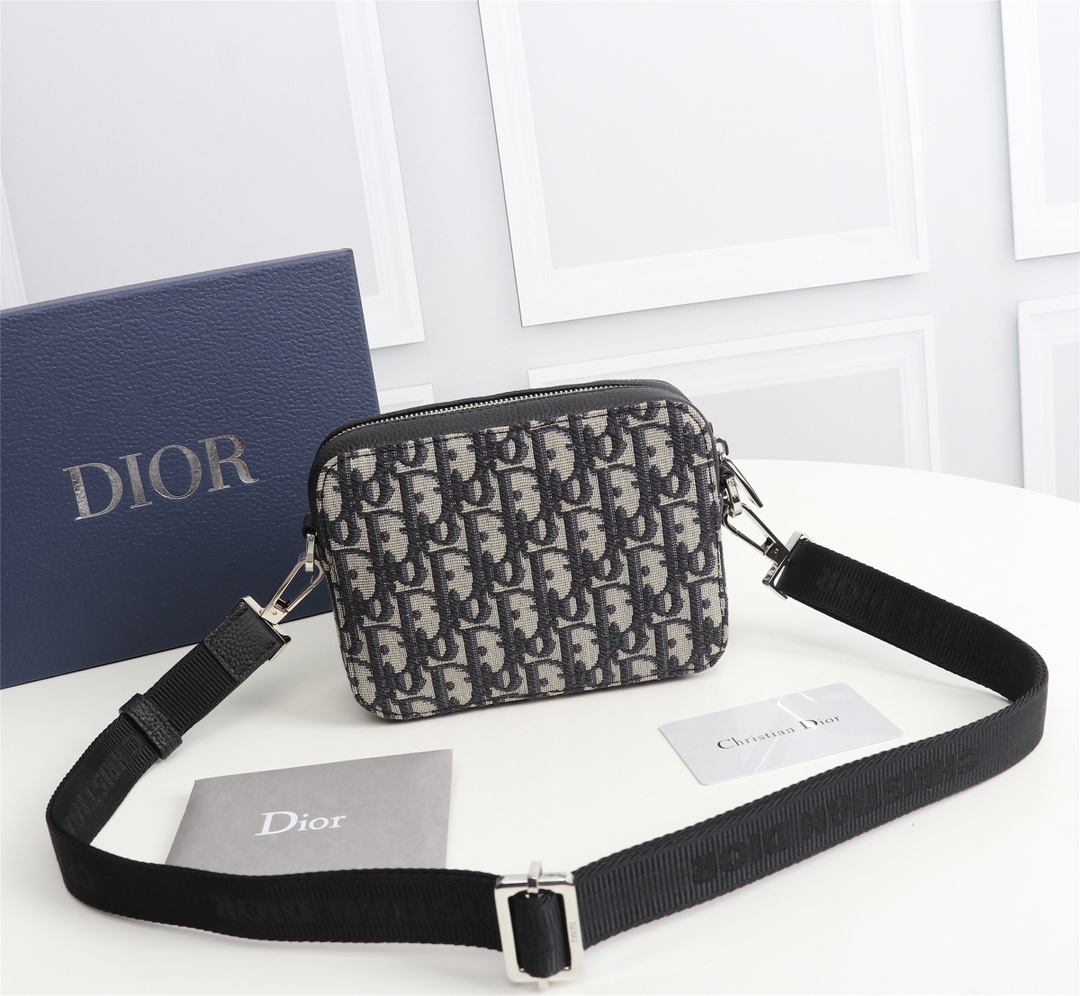 D10r messenger pouch oblique galaxy leather beige 2esbc119vpd 17 x 12.5 x 6 cm