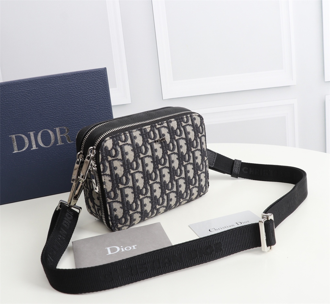 D10r messenger pouch oblique galaxy leather beige 2esbc119vpd 17 x 12.5 x 6 cm