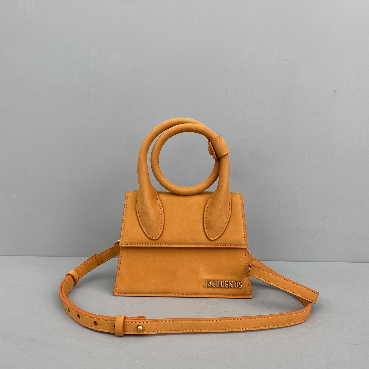 JACQUEMUS SMALL Le Chiquito Leather Brown 213BA02 18 x 15.5 x 8 cm