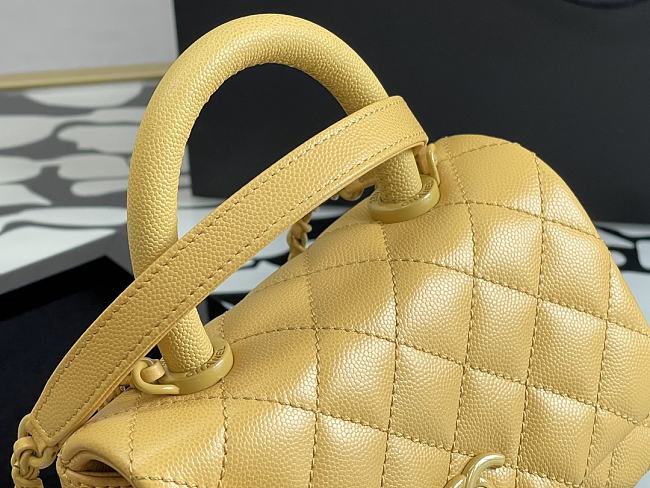 Ch**el mini coco handle grained calfskin yellow a92991 24 x 14 x 6.5 cm