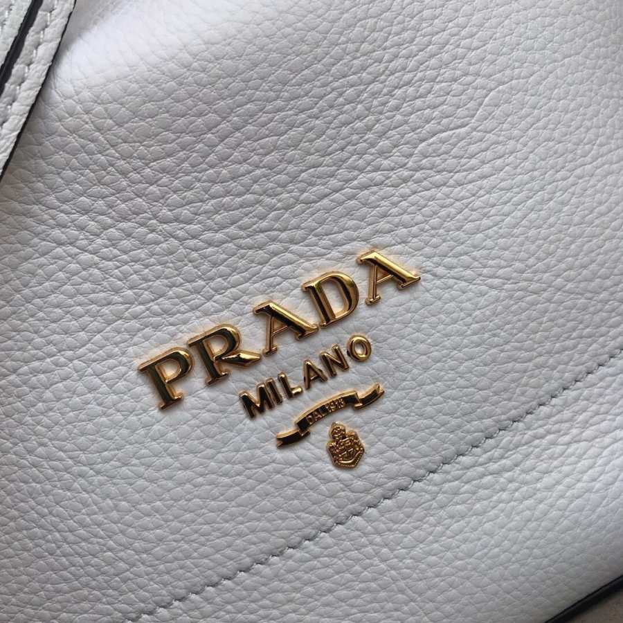 Pra*a bucket leather white 1ba018 18 x 23 x 13 cm