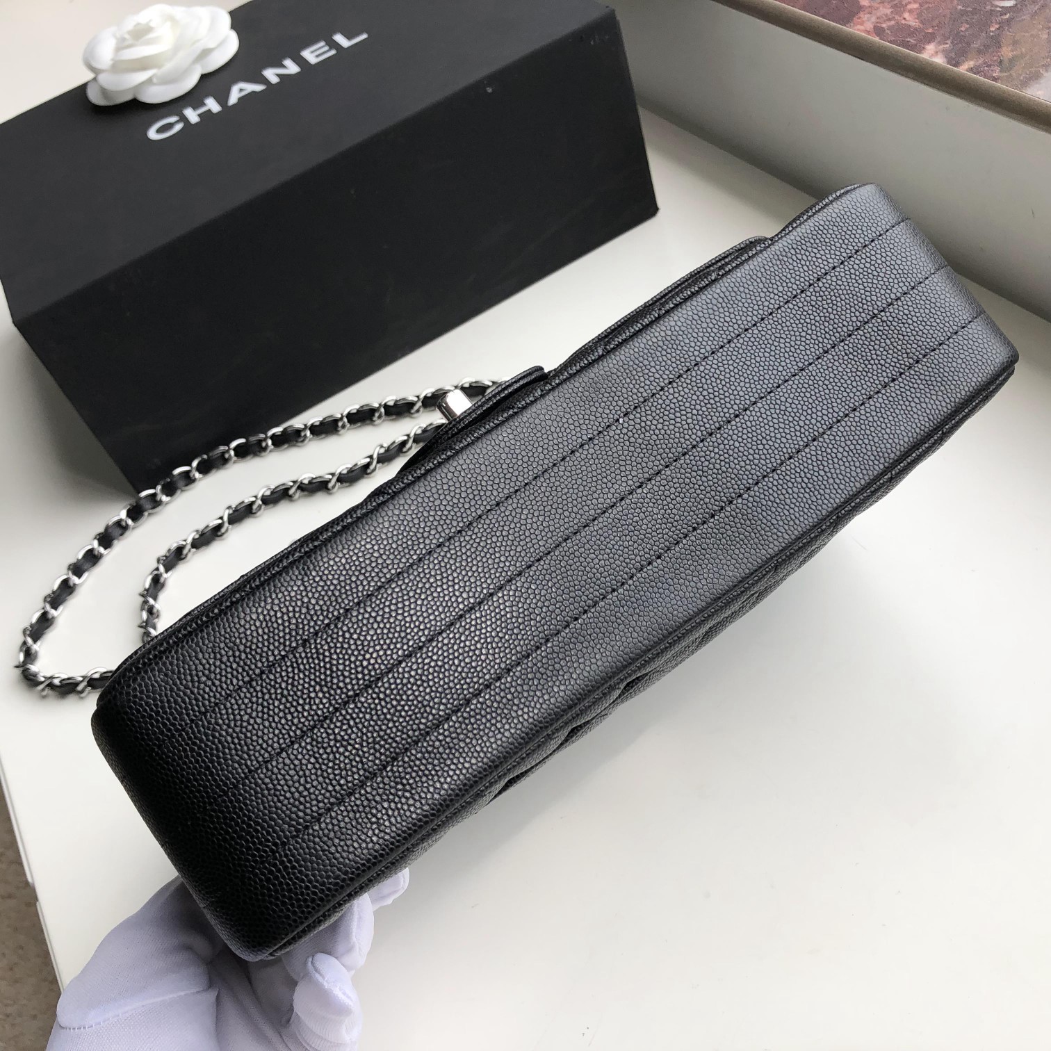 Ch**el chevron classic flap bag grained leather silver metal black a01112 26 x 16 x 7 cm