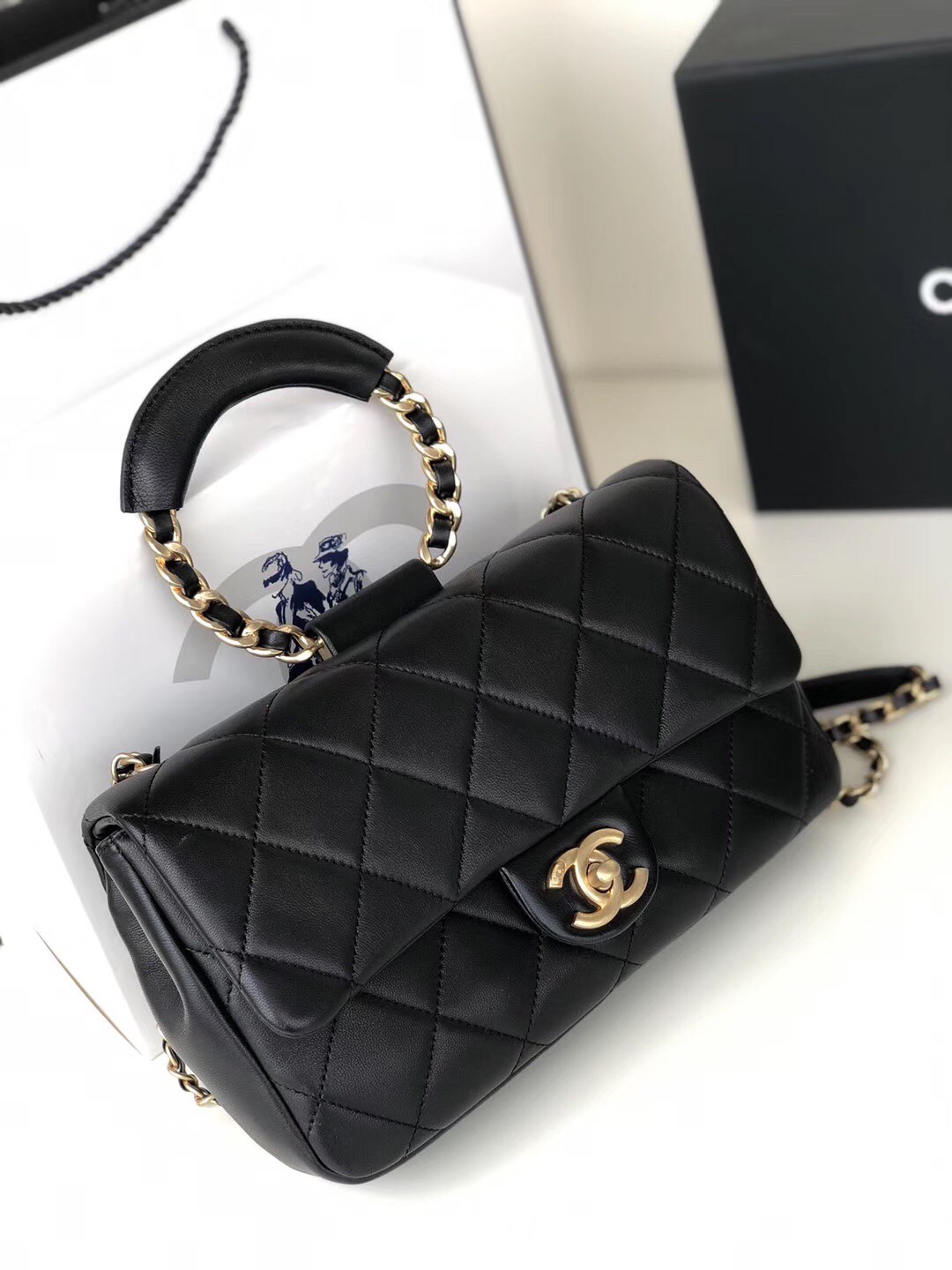 Ch**el circular handle flap bag lambskin black as1358 24 x 15 x 6 cm
