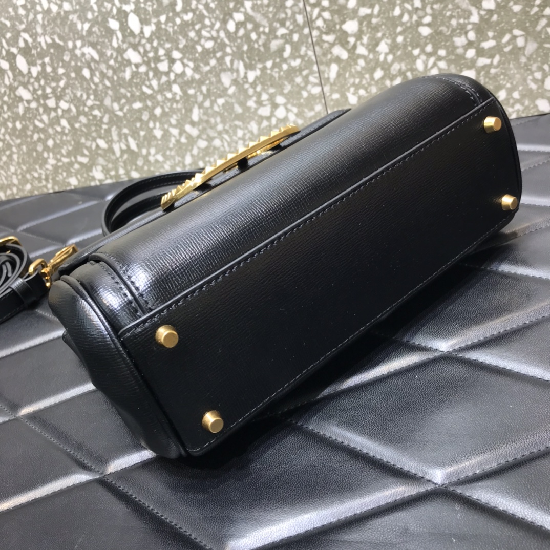 Va1e*ntin0 medium rockstud alcove handbag in grainy calfskin black ww2b0j41bqz 23 x 20 x 6 cm