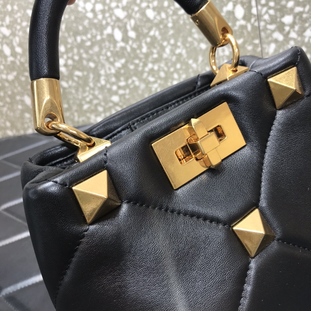 Va1e*ntin0 small roman stud the handle bag in nappa black vw0b0i97bsf 20 × 9 × 15 cm