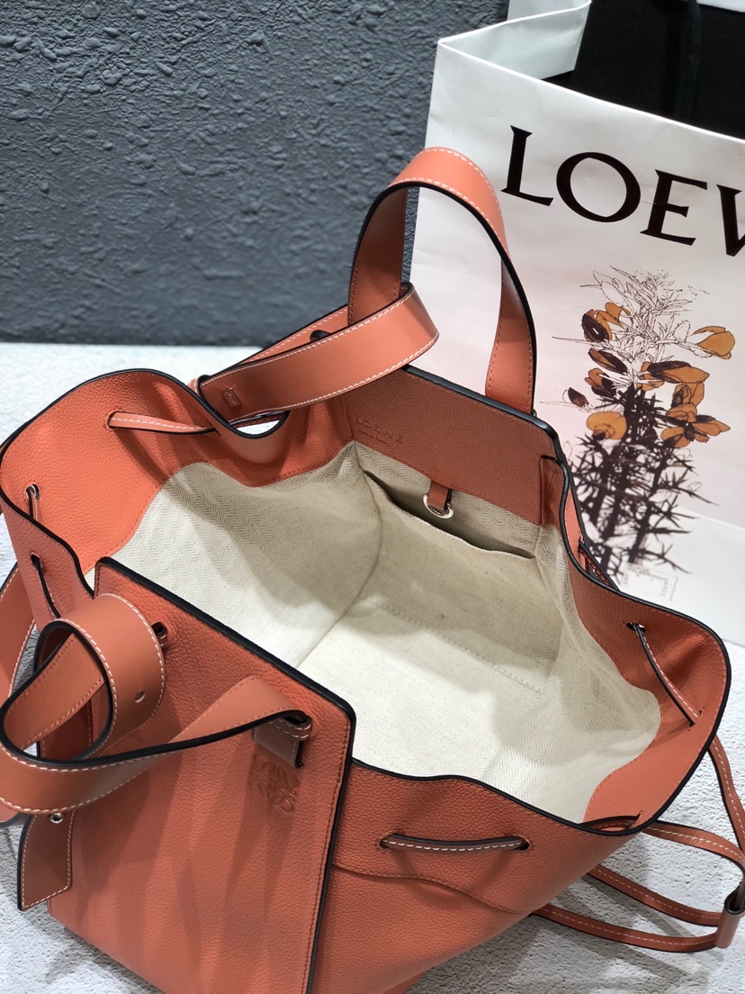 L0ew* small hammock bag cassic calfskin leather orange 387.30.s35 26 x 21 x 14 cm