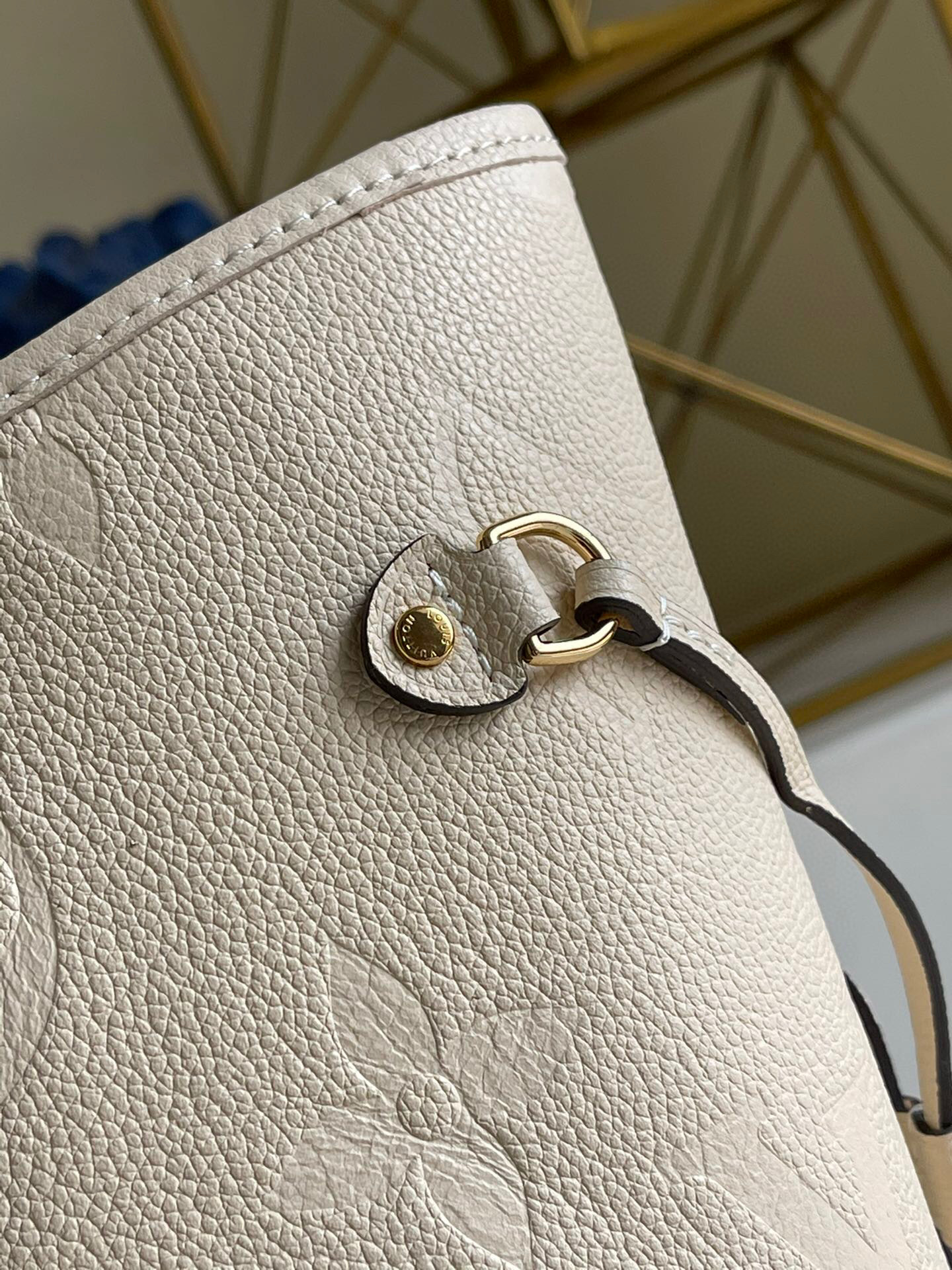 l0vis Vvtt0n neverfull mm monogram empreinte leather creme m45684 32 cm
