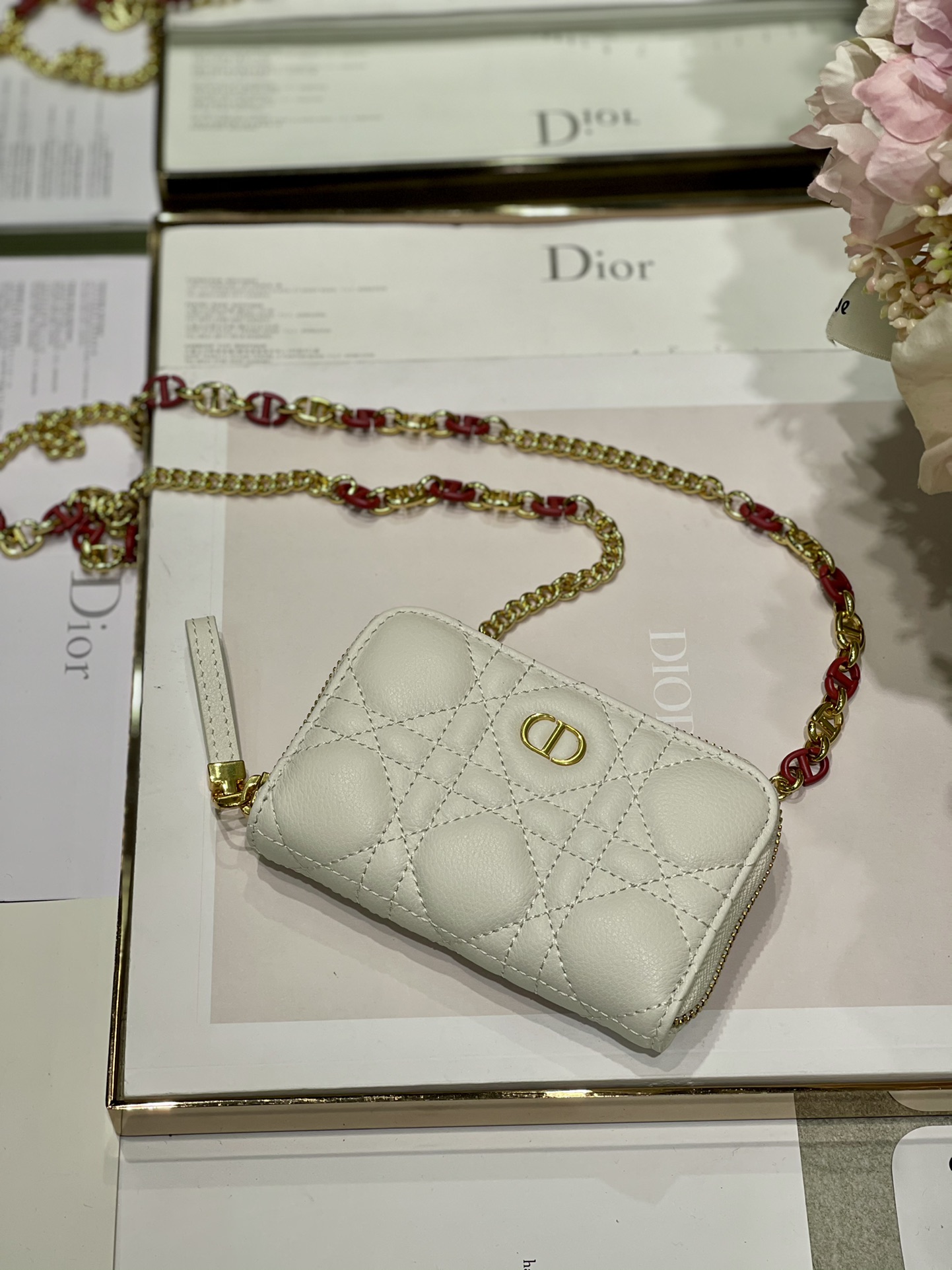 D10r mini caro zipped pouch cannage lambskin white s5087 12 x 8.5 cm