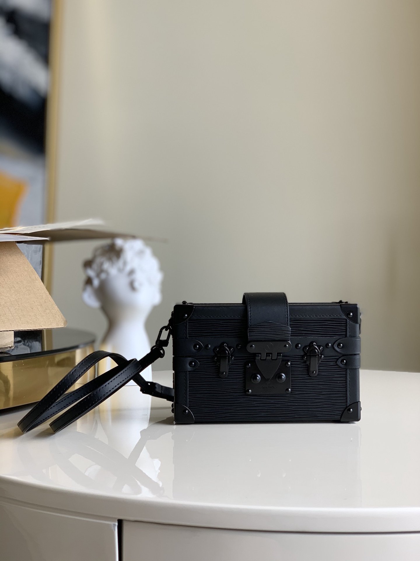l0vis Vvtt0n petite malle bag all black epi leather m55859 20 x 12.5 x 5 cm