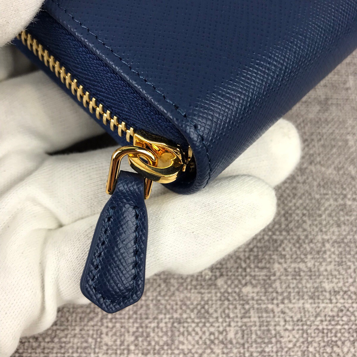 Pra*a large saffiano leather wallet navy 1ml506 20 x 10 cm
