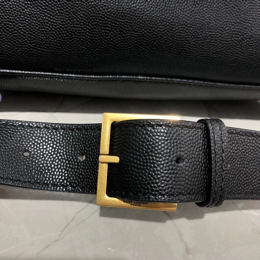 Y51 classic bumbag leather black gold metal 569737 25 cm