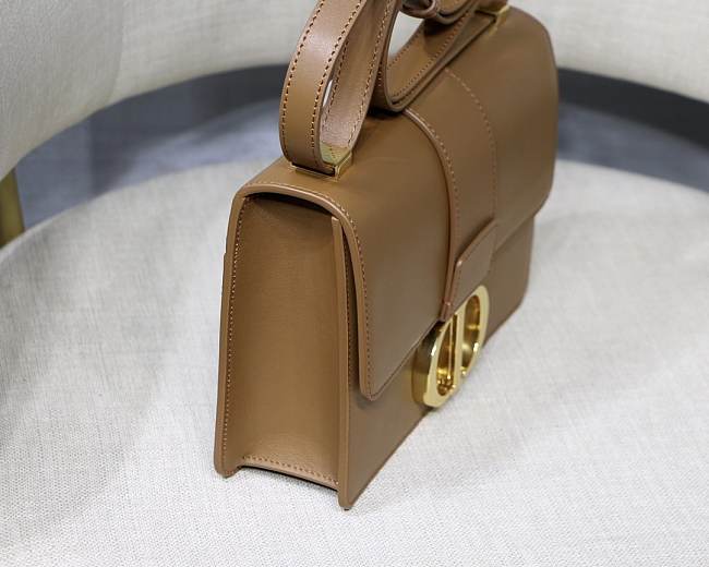 D10r 30 montaigne m9030 in brown