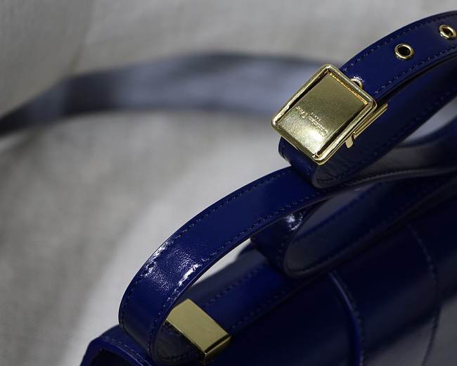 D10r 30 montaigne m9030 in blue