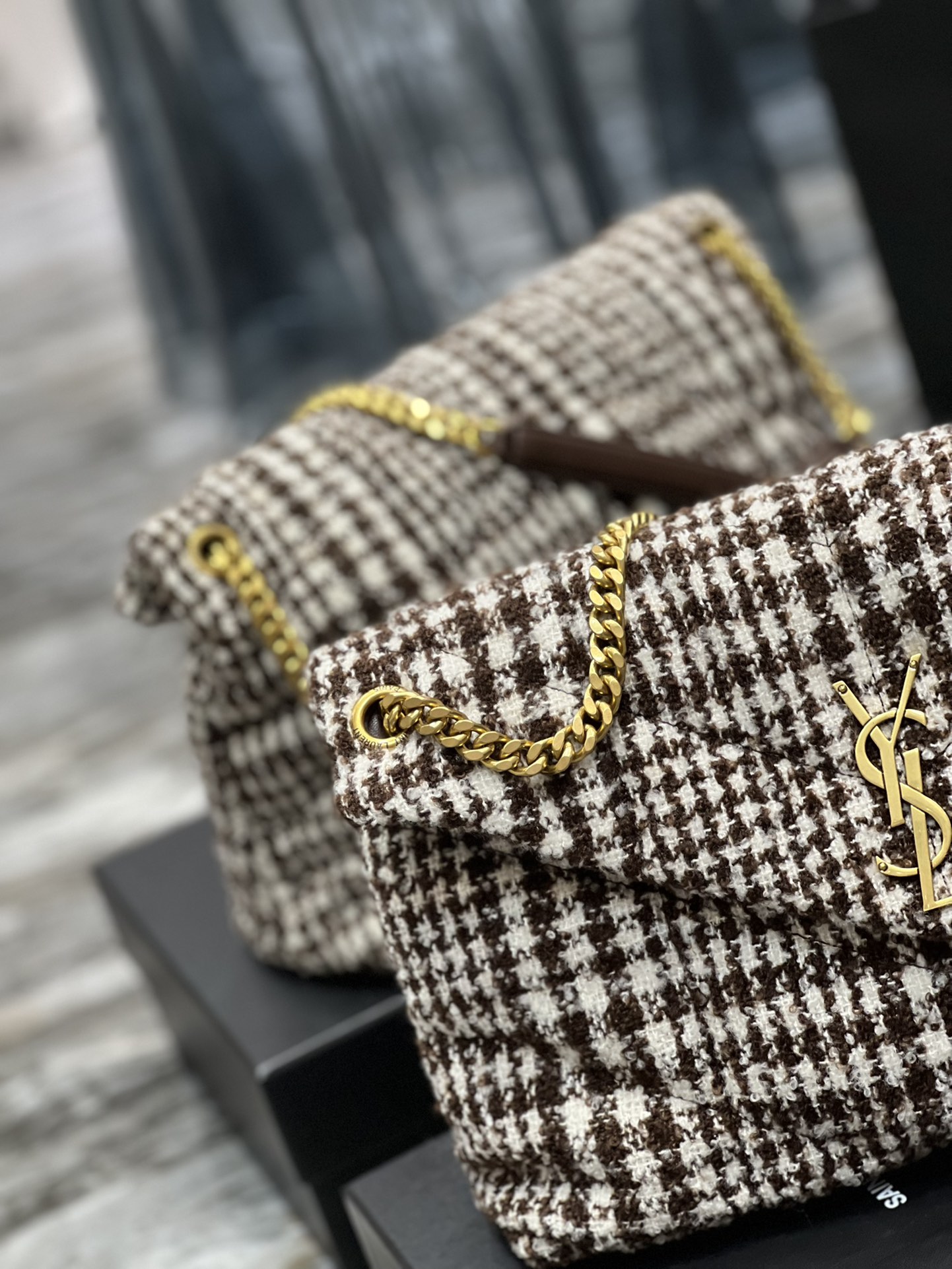 Y51 medium puffer bag in checked tweed and lambskin beige 5774752 35 × 23 × 13.5 cm