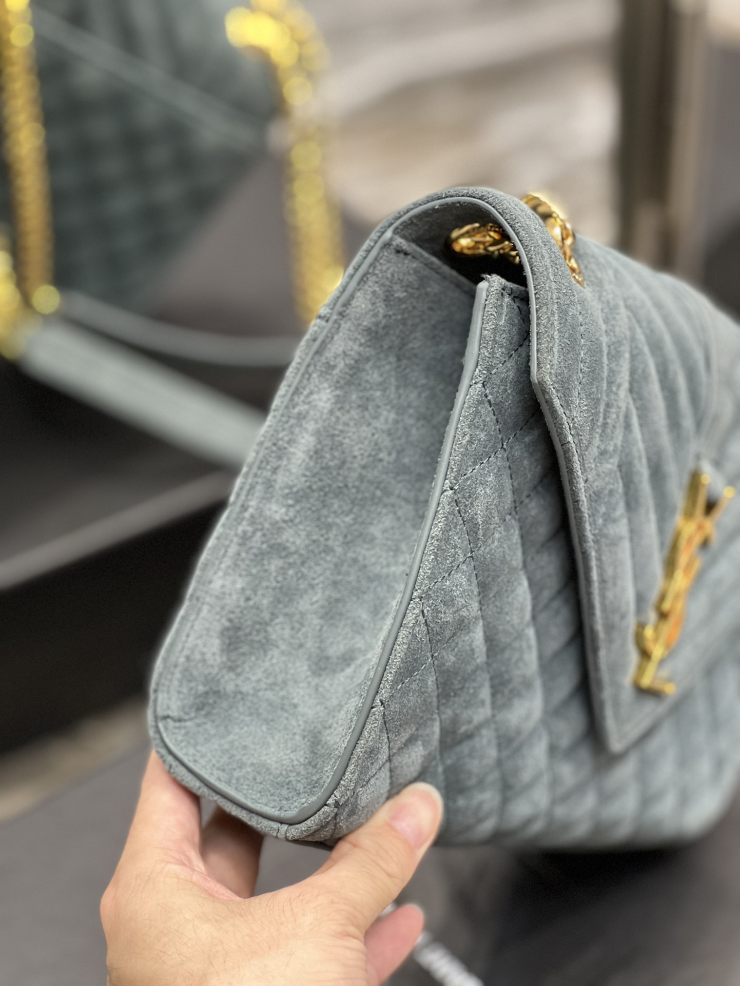 Y51 envelope medium bag in mix matelassÉ velvet blue 487206 24 × 17.5 × 6 cm