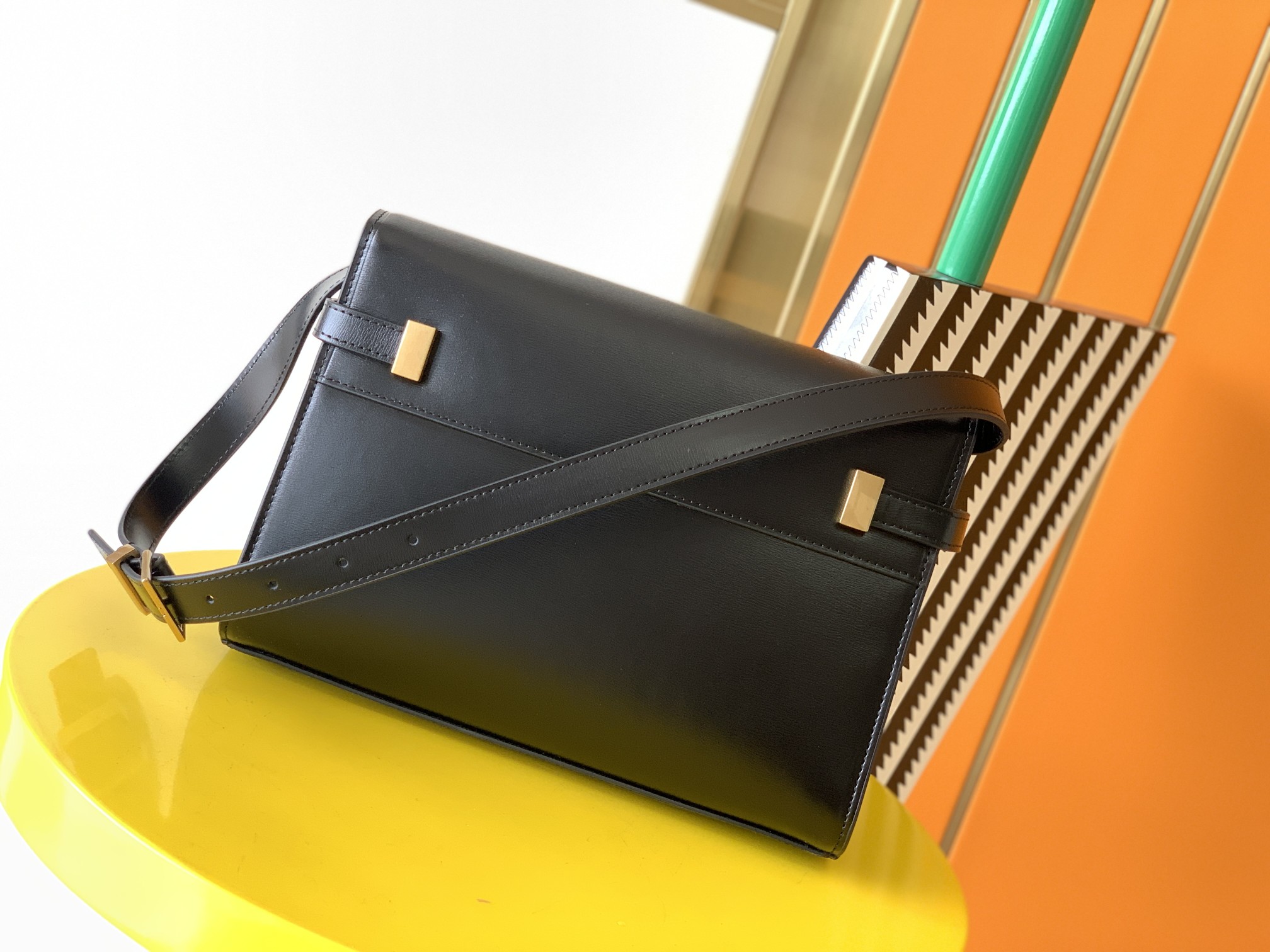 Y51 small manhattan shoulder bag leather black 6756260 24 x 17.5 x 6 cm