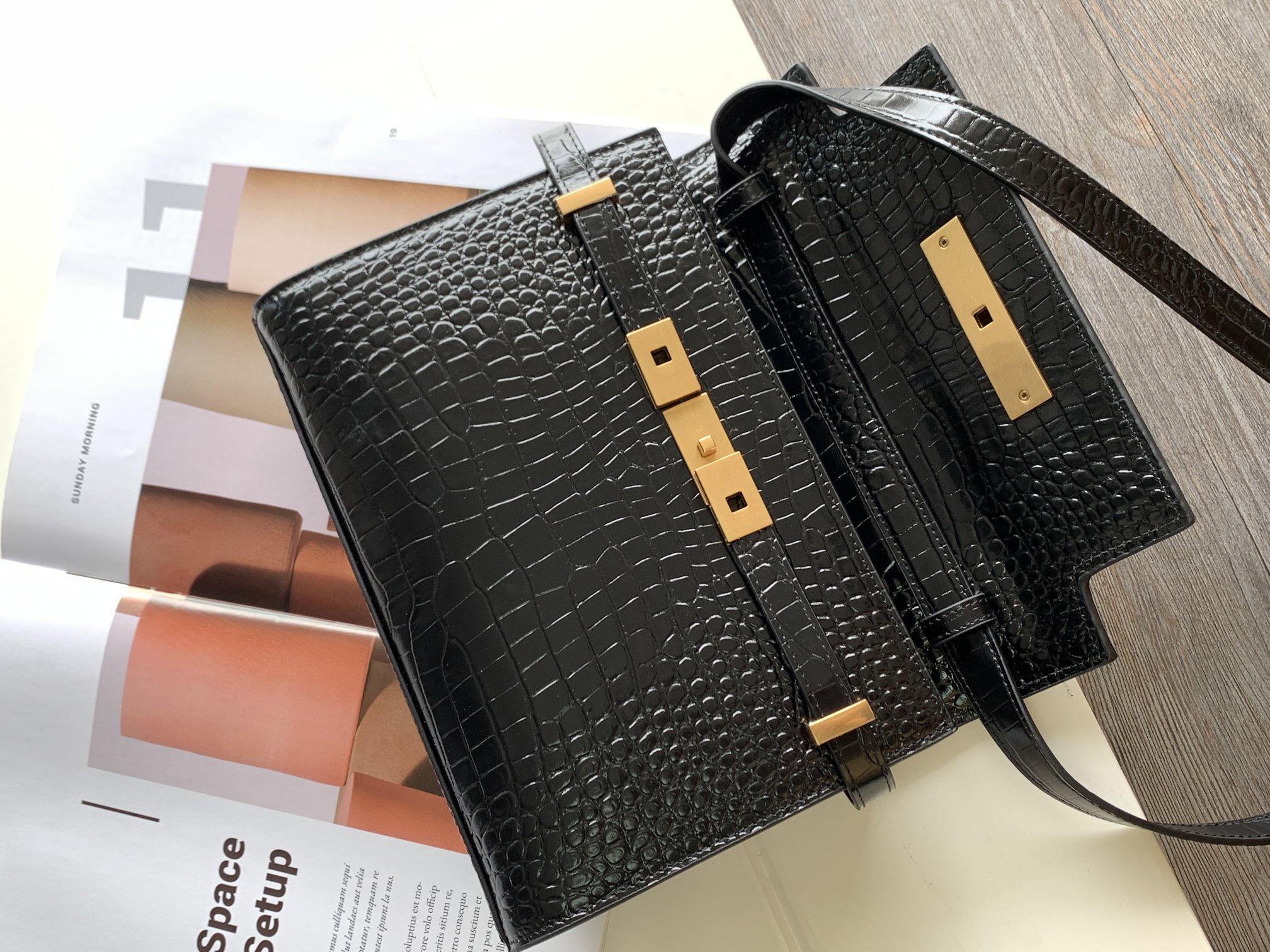 Y51 small manhattan shoulder bag crocodile leather black 6756260 24 x 17.5 x 6 cm