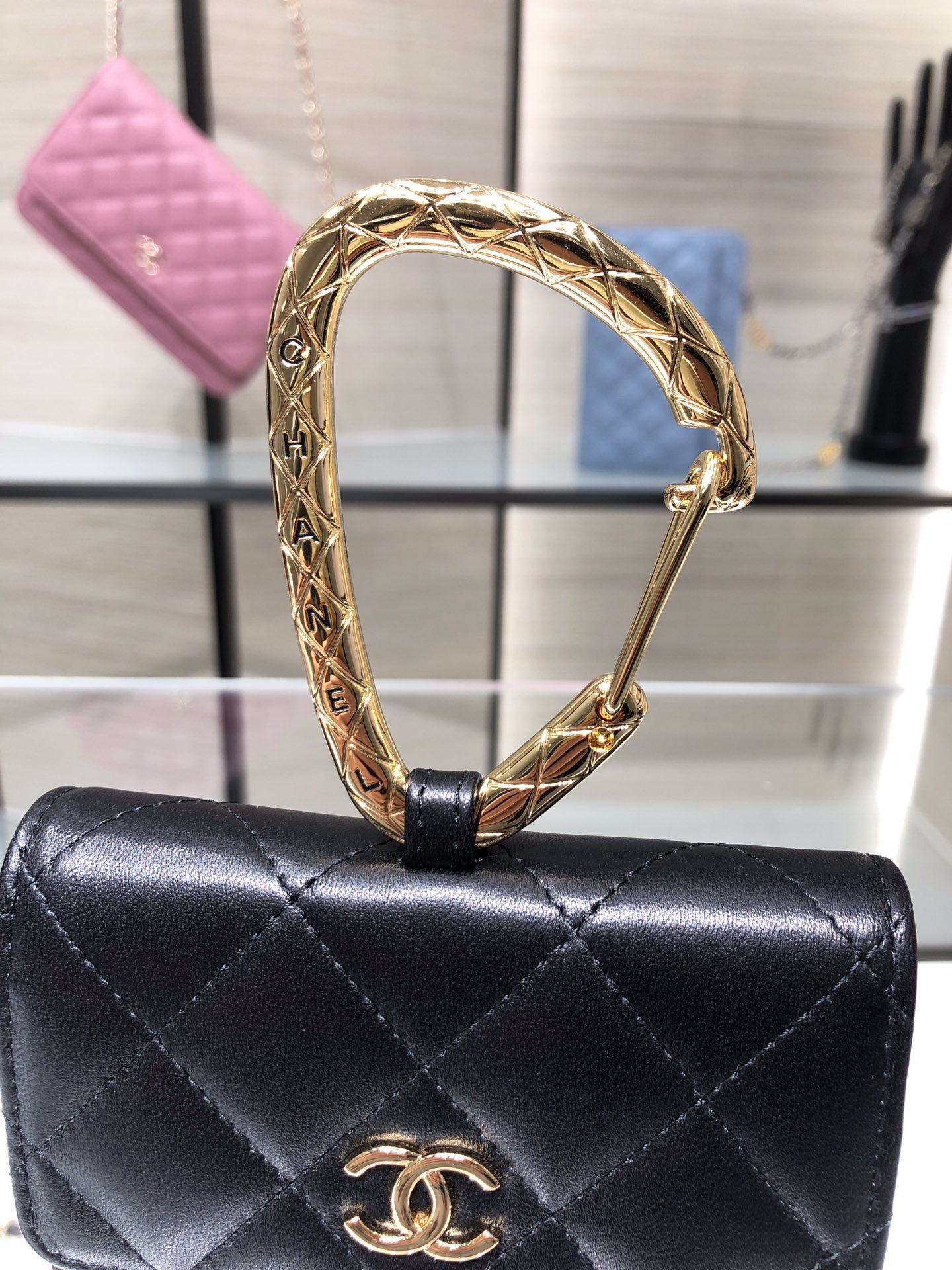 Ch**el card holder with jewel hook lambskin ap2397 11 cm