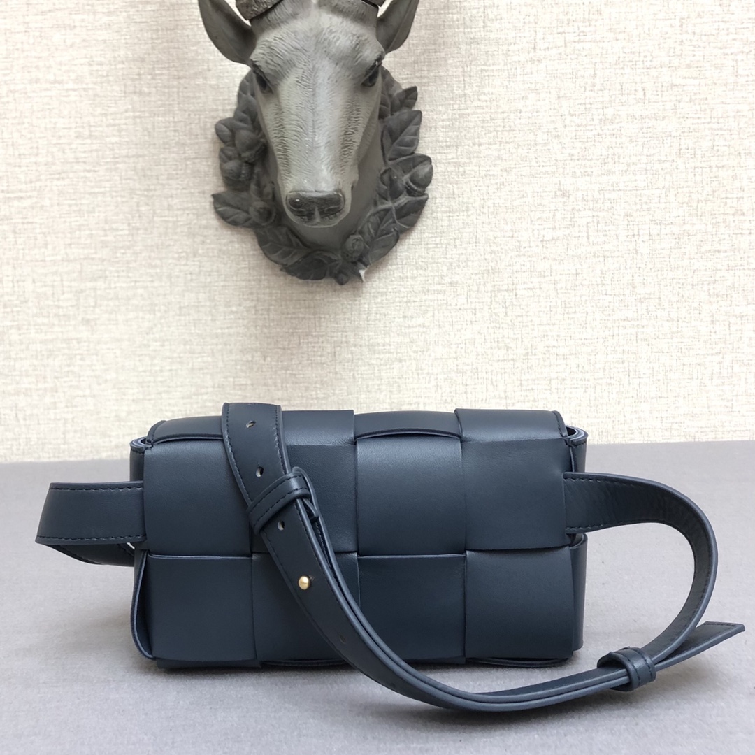 b0tt*ga Ven*ta belt cassette navy 639367 17.5 x 9.5 x 5 cm