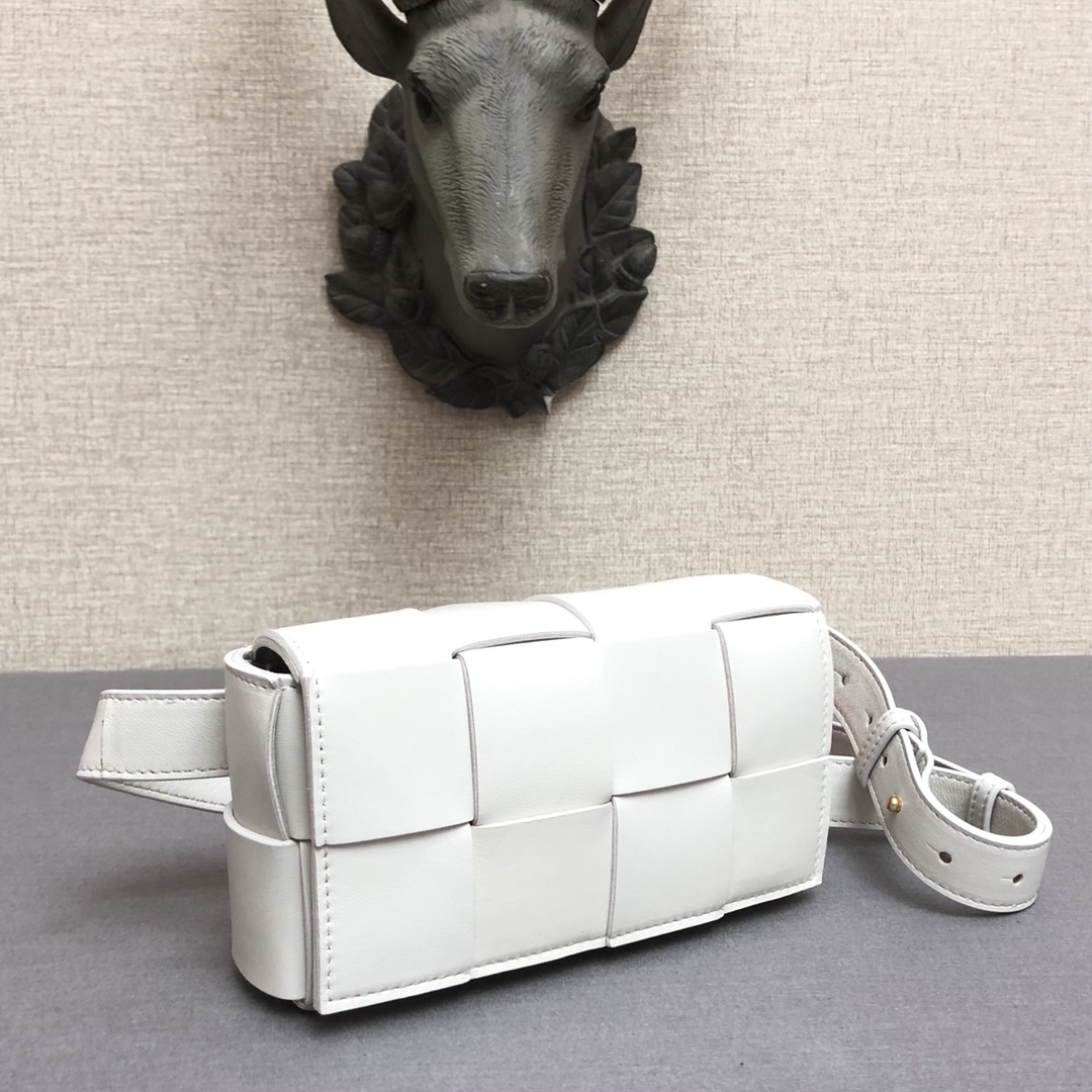 b0tt*ga Ven*ta belt cassette white 639367 17.5 x 9.5 x 5 cm