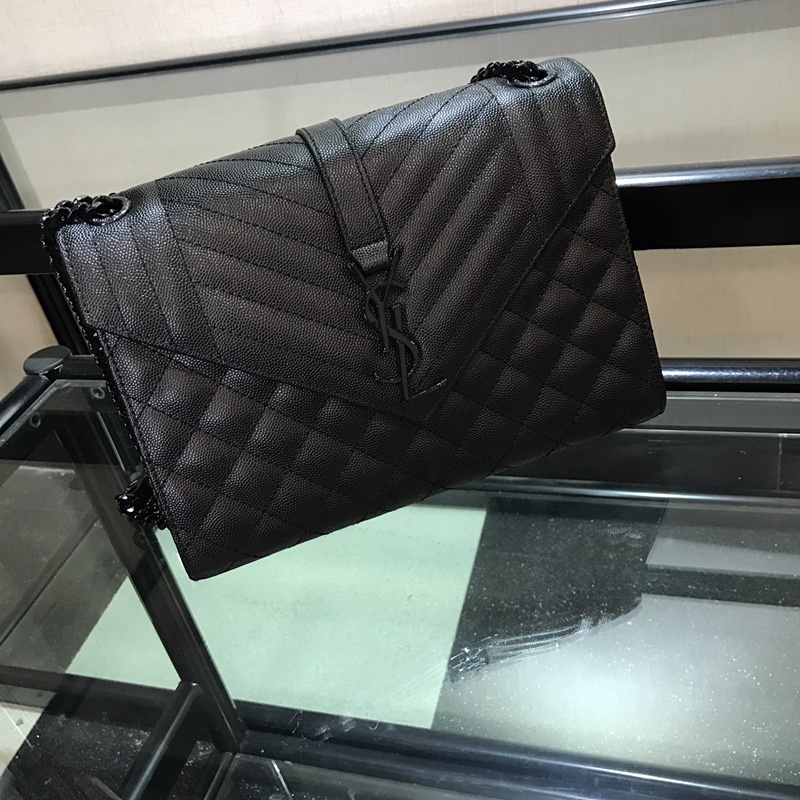 Y51 envelope medium bag in grained leather black metal 600185 24 x 7.5 x 18 cm