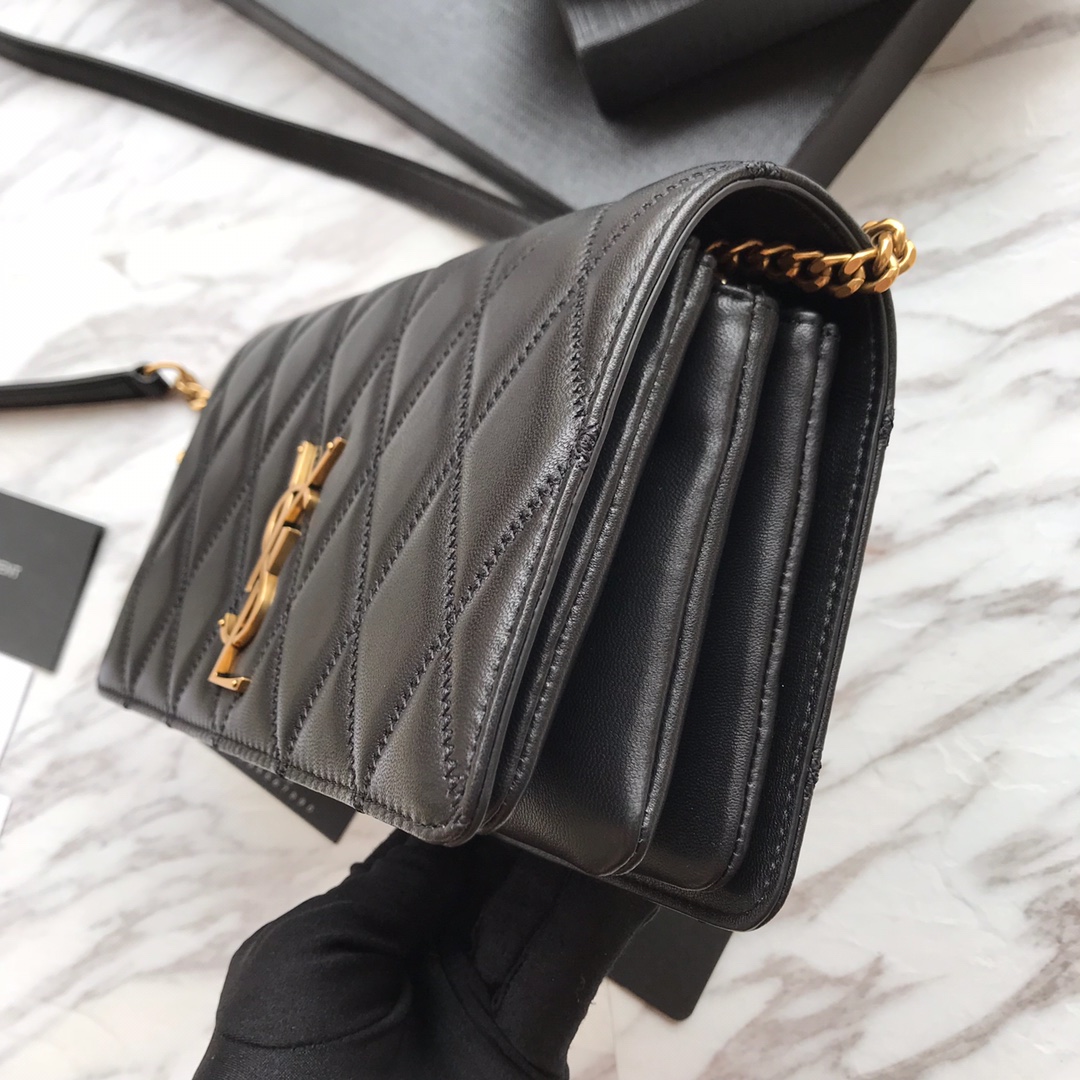 Y51 ladies angie chain bag in quilted lambskin black 568906 22 x 13 x 5.5 cm