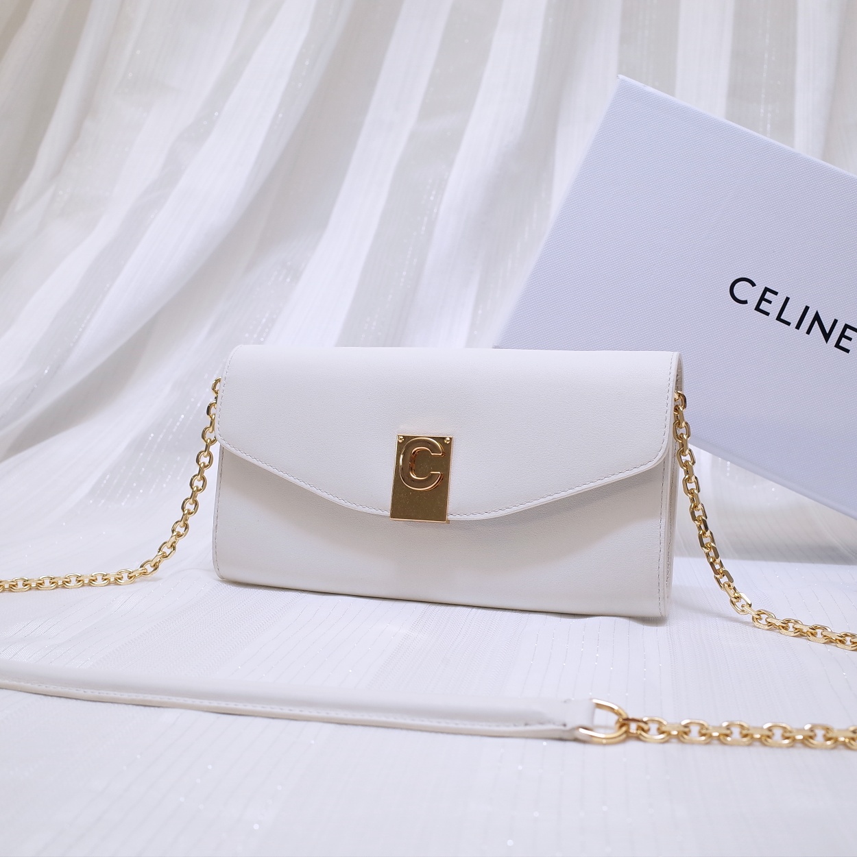 Ce1i*e c wallet on chain in leather white 19 x 9 cm