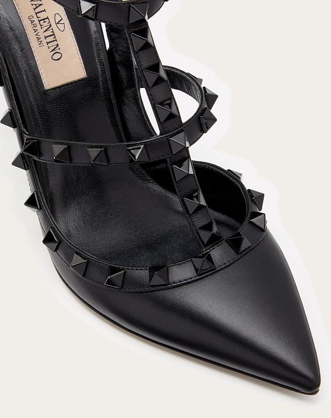 Va1e*ntin0 black leather rockstud high heels 01
