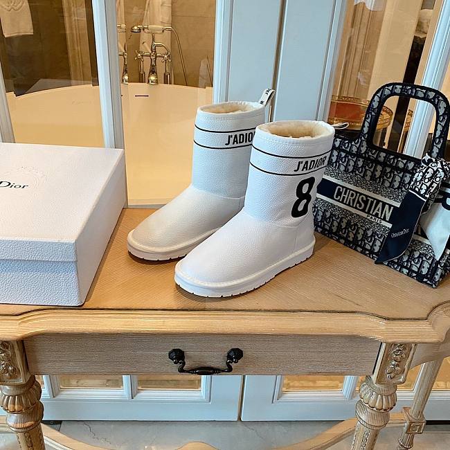D10r boots white