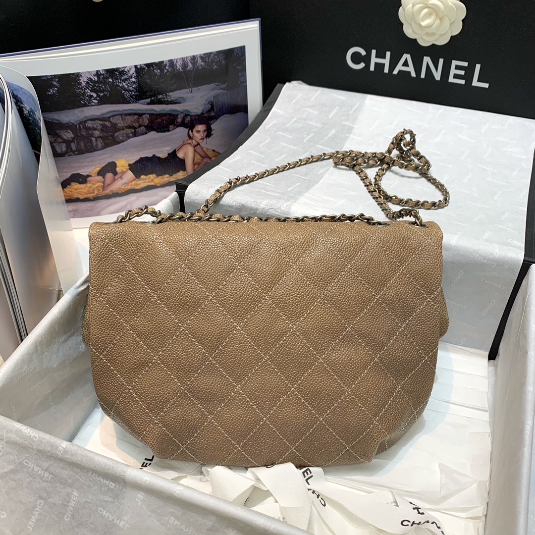 Ch**el flap shoppping bag grained leather beige 30 x 18 x 4 cm