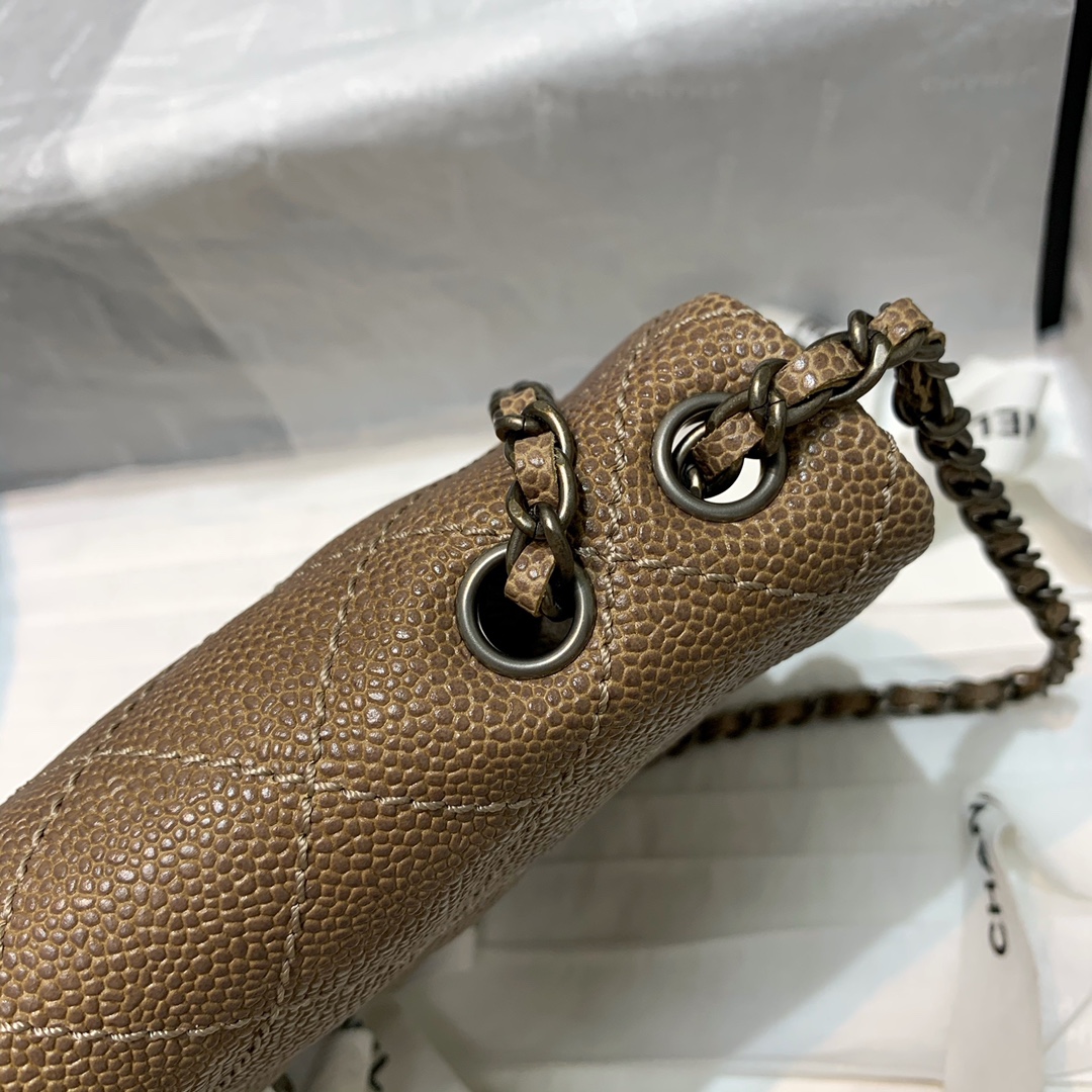 Ch**el flap shoppping bag grained leather beige 30 x 18 x 4 cm