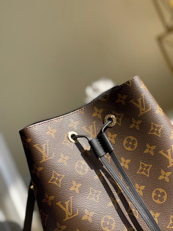 l0vis Vvtt0n néonoé mm monogram canvas black m44020 26 cm