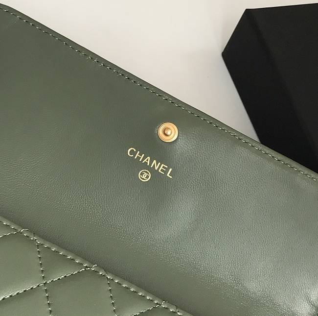Ch**el long wallet smooth leather olive green a80286 19 x 10.5 x 3 cm